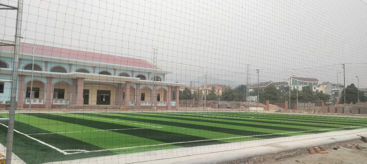 Sân bóng TP Hòa Bình